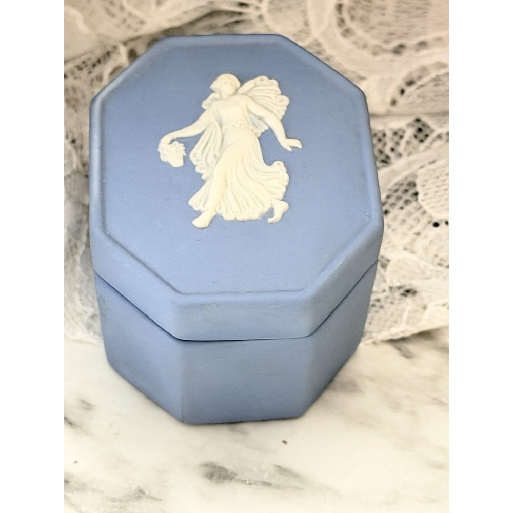 Wedgewood Made in England Blue Jasperware Octagonal Trinket Box 2 x 1.5 (A3224)